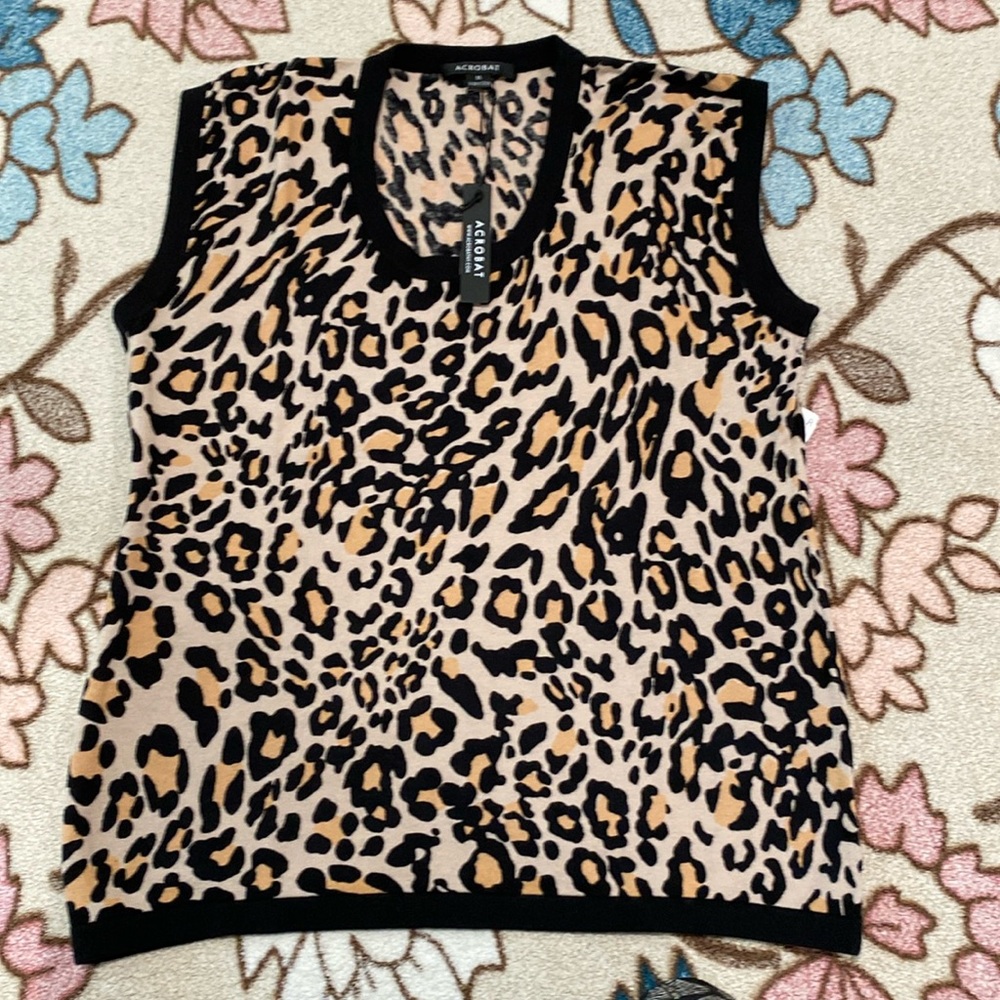 Acrobat top, leopard print, size M, NWT